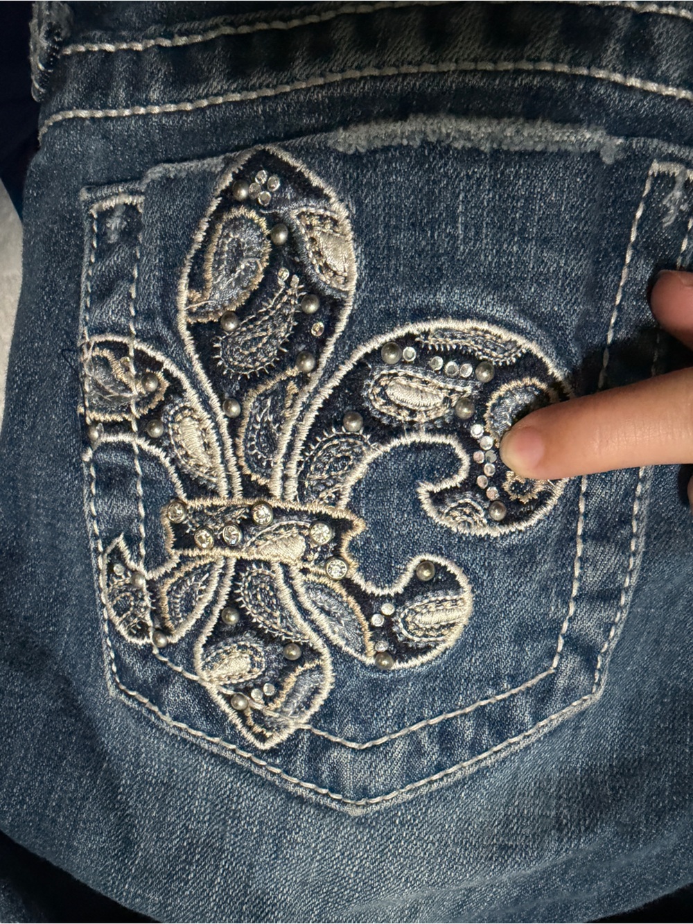 🤠 Miss Me Fleur de lis Women's Boot Cut Jeans with Cream Embroidery 🤠2 for $40 🤠 - Picture 12 of 12